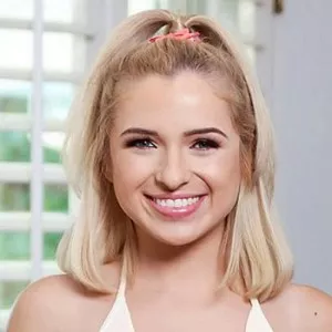 Maxie Mellow | биография, рост, вес, размер сисек, фигура, возраст